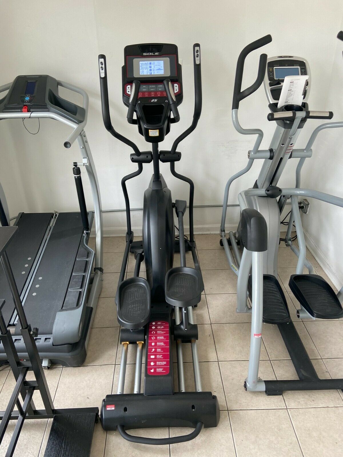 Sole e25 elliptical jumping best sale off track